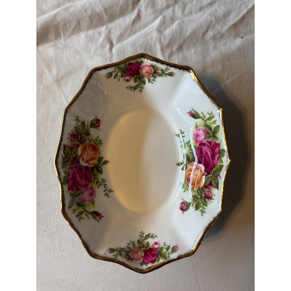 Royal Albert Old Country Roses Oval Trinket Nut Dish England White Gold
